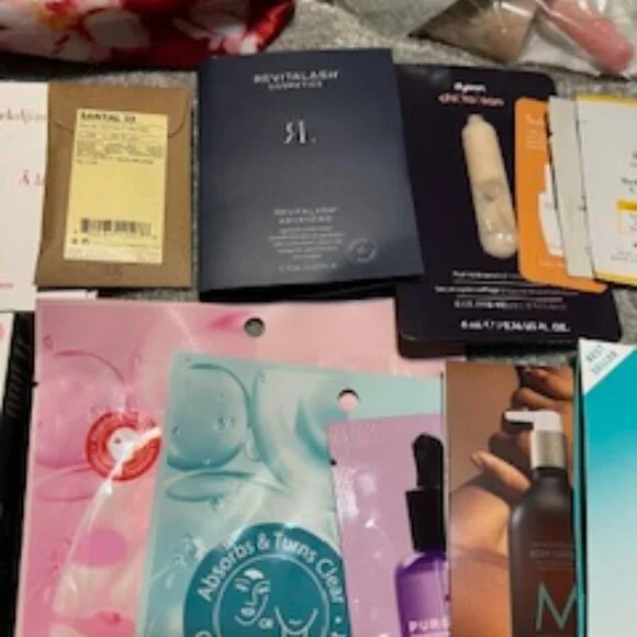 NWT Luxury Beauty Bundle 40+ items inc. Makeup, Fragrance, Skincare, Hair - Picture 5 of 7